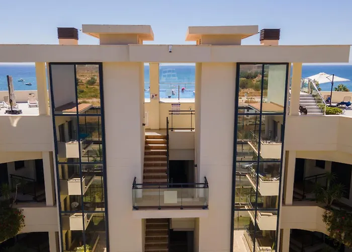 Hello Cosmo * Εστεπόνα